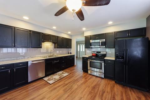 2404 Robin Ln, Rolling Meadows, IL 60008 photo 4