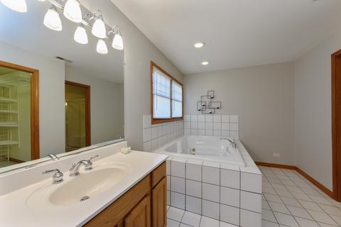 2404 Robin Ln, Rolling Meadows, IL 60008 photo 9