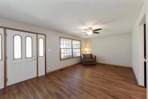 2404 Robin Ln, Rolling Meadows, IL 60008 photo 3