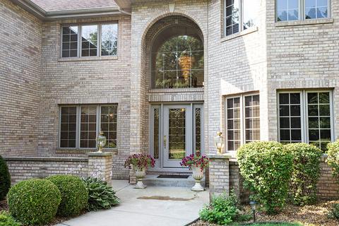 310 Royal Oak Dr, Steger, IL 60475 photo 2