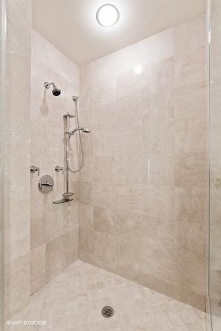 10 E Delaware Pl #20E, Chicago, IL 60611 photo 17