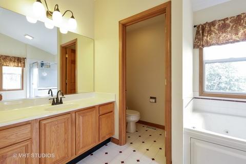 8 Lancaster Ct, Algonquin, IL 60102 photo 12