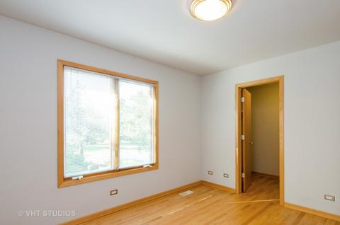 110 Forestview Dr, Elgin, IL 60120 photo 13