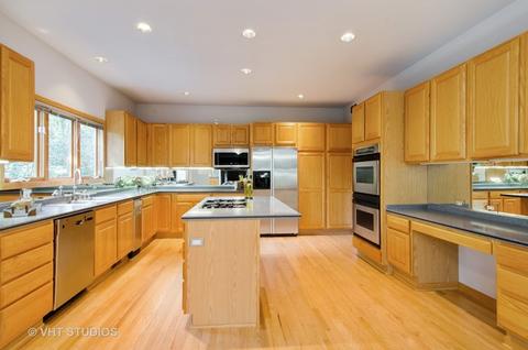 110 Forestview Dr, Elgin, IL 60120 photo 3