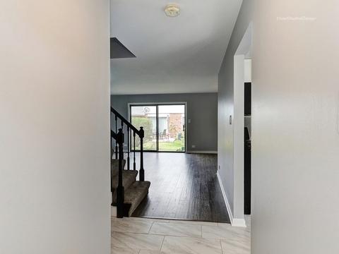 1633 Groton Ct, Wheaton, IL 60189 photo 2