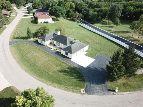 13 Spring Creek Dr, Spring Valley, IL 61362 photo 2