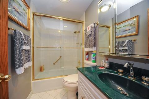 3914 Dundee Rd, Northbrook, IL 60062 photo 8