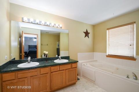 2216 Falcon Dr, Plainfield, IL 60586 photo 9