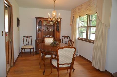 556 Beau Dr, Des Plaines, IL 60016 photo 5