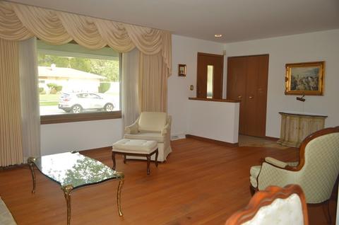 556 Beau Dr, Des Plaines, IL 60016 photo 7