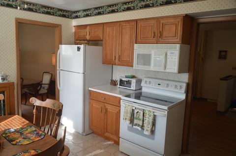 556 Beau Dr, Des Plaines, IL 60016 photo 4