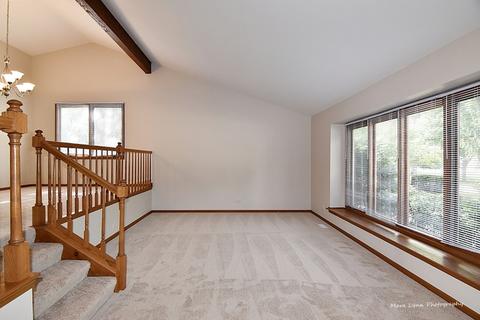 420 Regency Ct, Aurora, IL 60504 photo 2