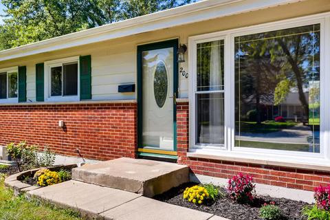200 Pleasant St, Hoffman Estates, IL 60169 photo 2
