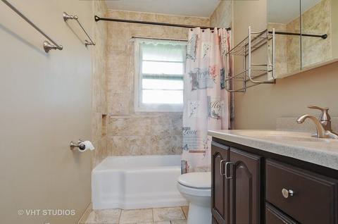 733 E Division St, Lockport, IL 60441 photo 9