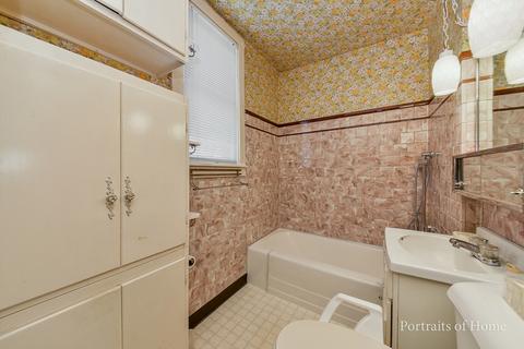 818 Bangs St, Aurora, IL 60505 photo 9