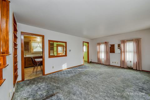 818 Bangs St, Aurora, IL 60505 photo 2