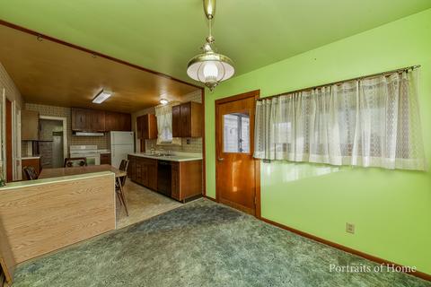 818 Bangs St, Aurora, IL 60505 photo 3