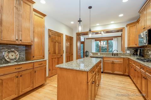 1015 Mackenzie Pl, Wheaton, IL 60187 photo 8