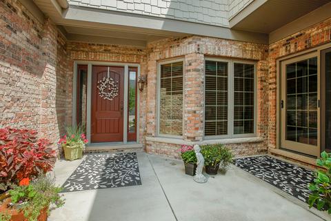 1015 Mackenzie Pl, Wheaton, IL 60187 photo 2