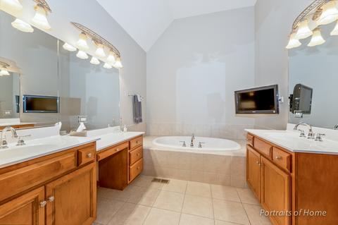 1015 Mackenzie Pl, Wheaton, IL 60187 photo 15