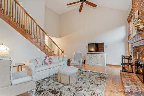 1015 Mackenzie Pl, Wheaton, IL 60187 photo 4