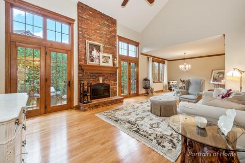 1015 Mackenzie Pl, Wheaton, IL 60187 photo 3