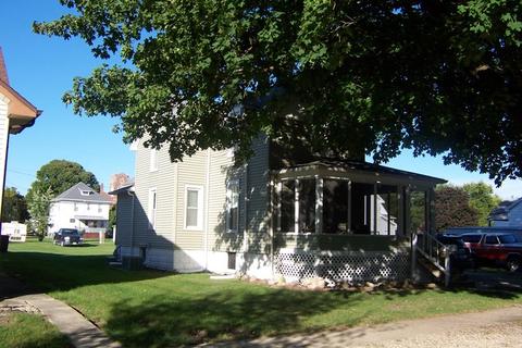 337 E Patton St, Paxton, IL 60957 photo 2