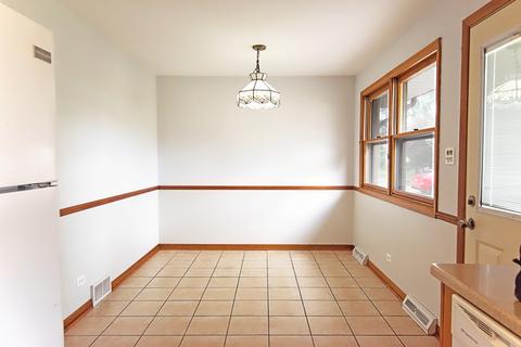 1471 Phoenix Dr, Des Plaines, IL 60018 photo 7