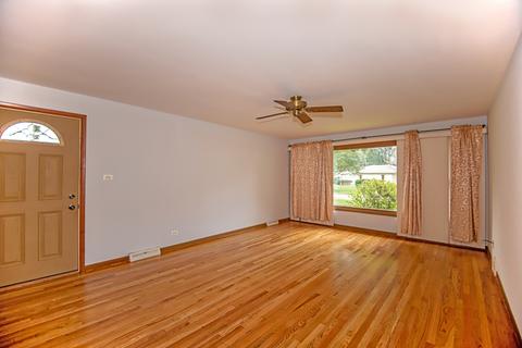 1471 Phoenix Dr, Des Plaines, IL 60018 photo 4