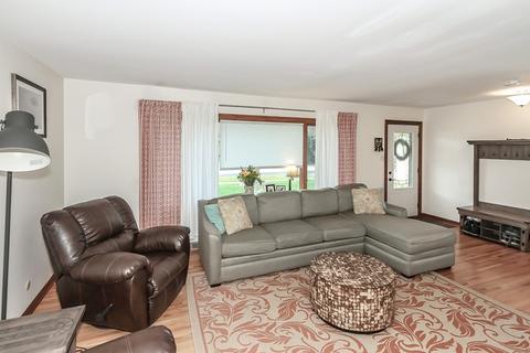 1055 Martingale Dr, Bartlett, IL 60103 photo 5