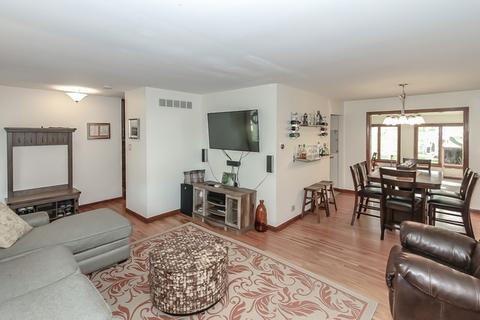 1055 Martingale Dr, Bartlett, IL 60103 photo 3