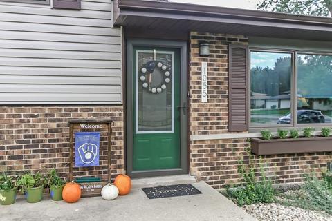 1055 Martingale Dr, Bartlett, IL 60103 photo 2