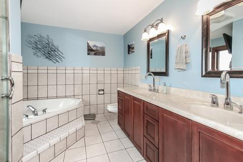 1055 Martingale Dr, Bartlett, IL 60103 photo 15
