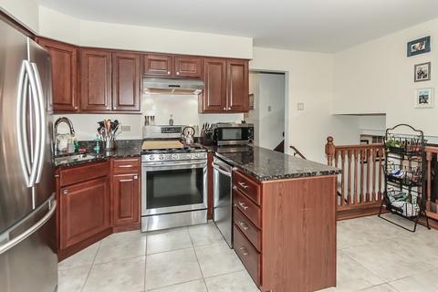 1055 Martingale Dr, Bartlett, IL 60103 photo 9