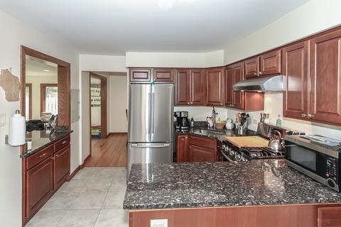 1055 Martingale Dr, Bartlett, IL 60103 photo 7