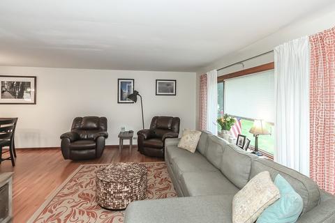 1055 Martingale Dr, Bartlett, IL 60103 photo 4