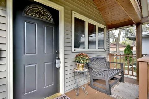 40 N Alfred Ave, Elgin, IL 60123 photo 2