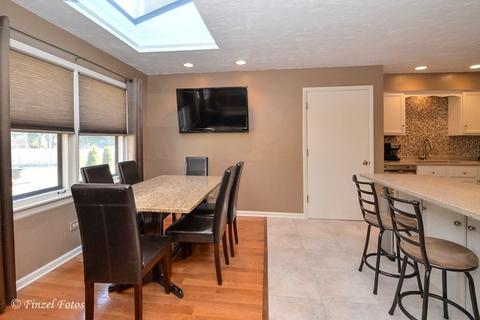44 E Thorndale Ave, Roselle, IL 60172 photo 5