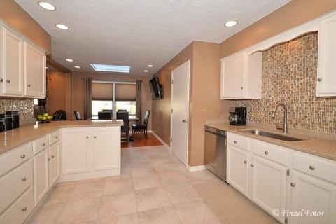 44 E Thorndale Ave, Roselle, IL 60172 photo 3