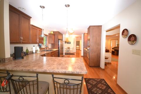 41 W527 Russell Rd, Elgin, IL 60124 photo 9