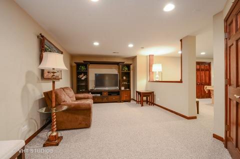 1121 Foothill Dr, Wheaton, IL 60189 photo 17