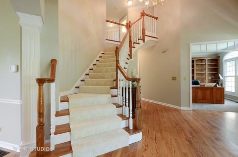 1121 Foothill Dr, Wheaton, IL 60189 photo 2