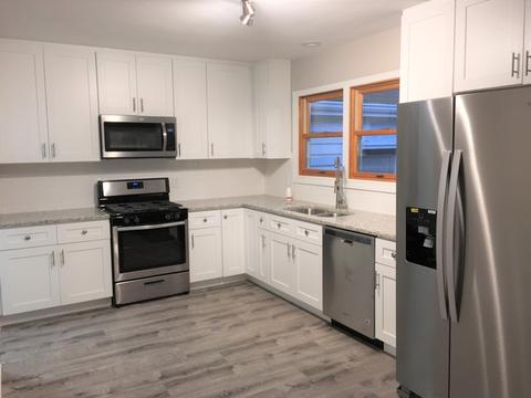 695 Oakland Ave, Elgin, IL 60120 photo 2
