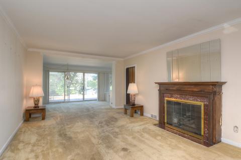 1028 Douglas Ave, Elgin, IL 60120 photo 3