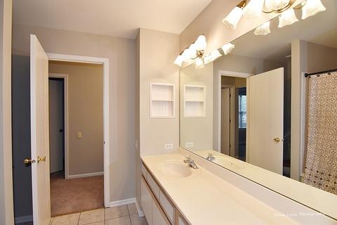 1679 Pebble Beach Cir, Elgin, IL 60123 photo 8