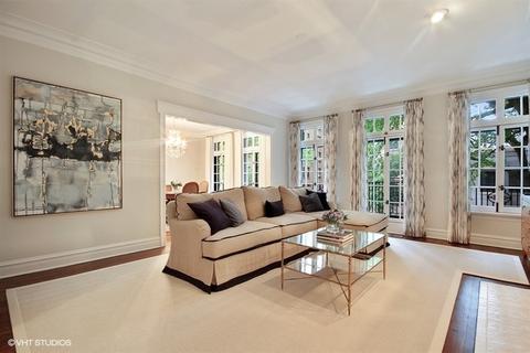 21 Elm St #2D, Chicago, IL 60611 photo 5
