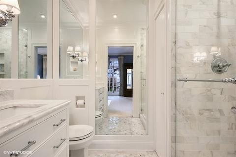 21 Elm St #2D, Chicago, IL 60611 photo 15