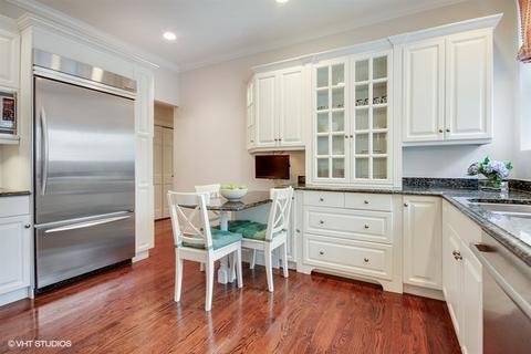 21 Elm St #2D, Chicago, IL 60611 photo 8