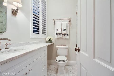 21 Elm St #2D, Chicago, IL 60611 photo 19
