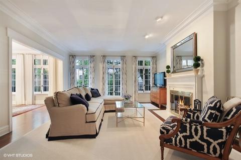 21 Elm St #2D, Chicago, IL 60611 photo 3